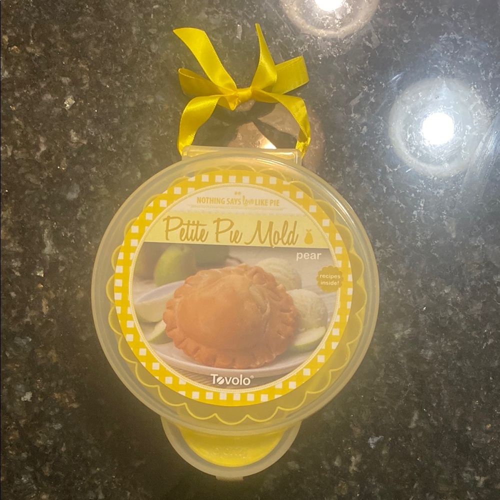 NWT Tovolo Yellow Petite Pear Pie Mold - Picture 1 of 5